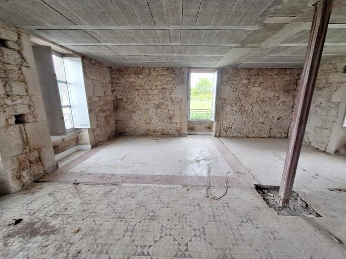 Se vende casa de piedra con jardín en Bretal